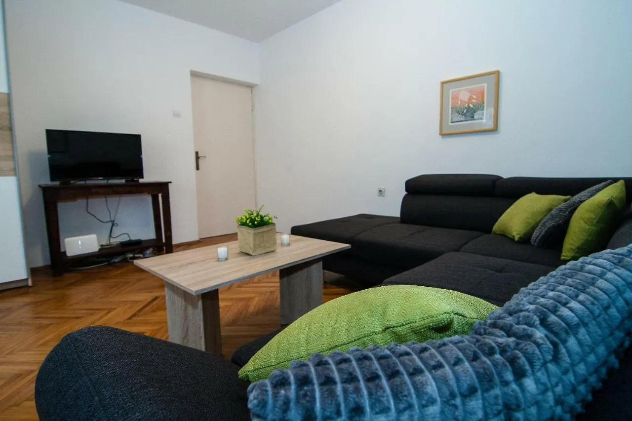 New Renovated Apartment 15 Min From Beach On Foot Pula