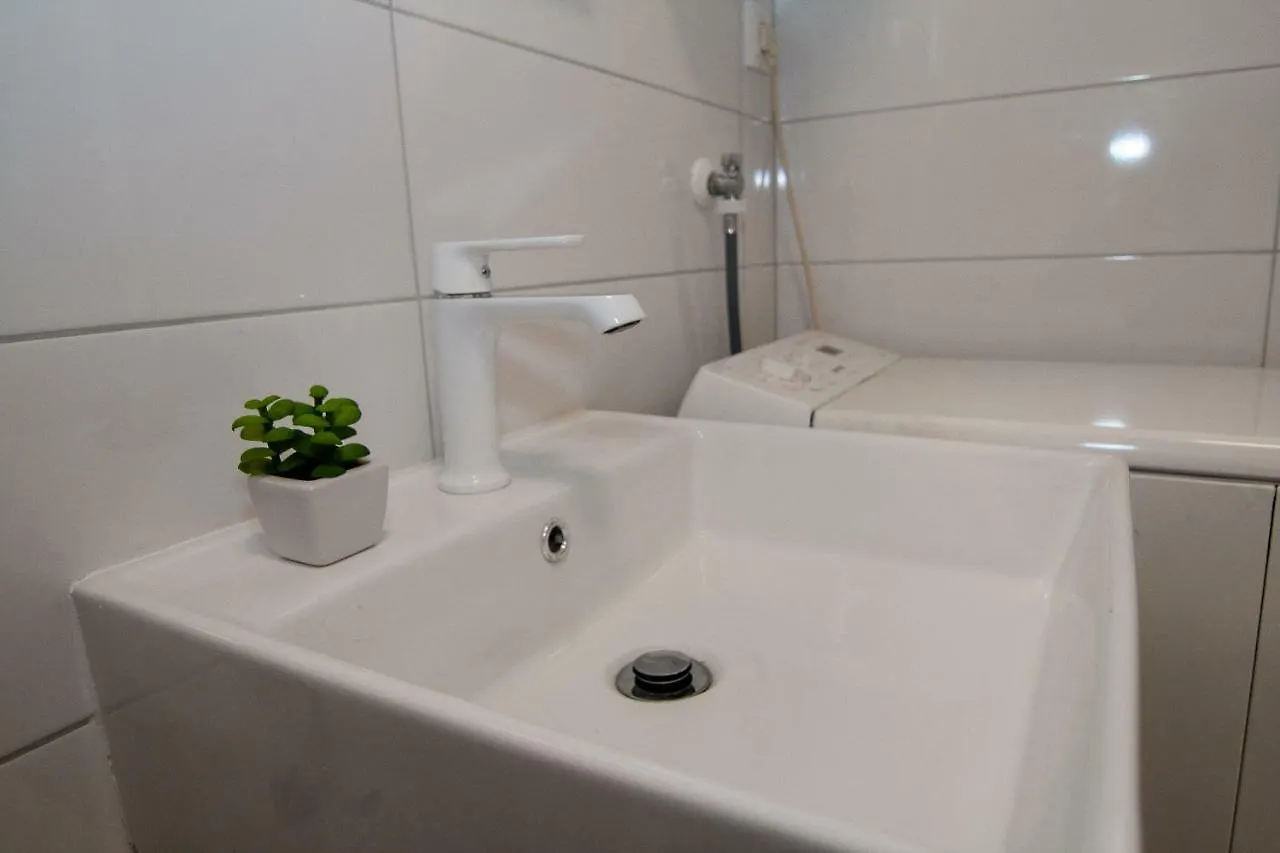 New Renovated Apartment 15 Min From Beach On Foot Pula