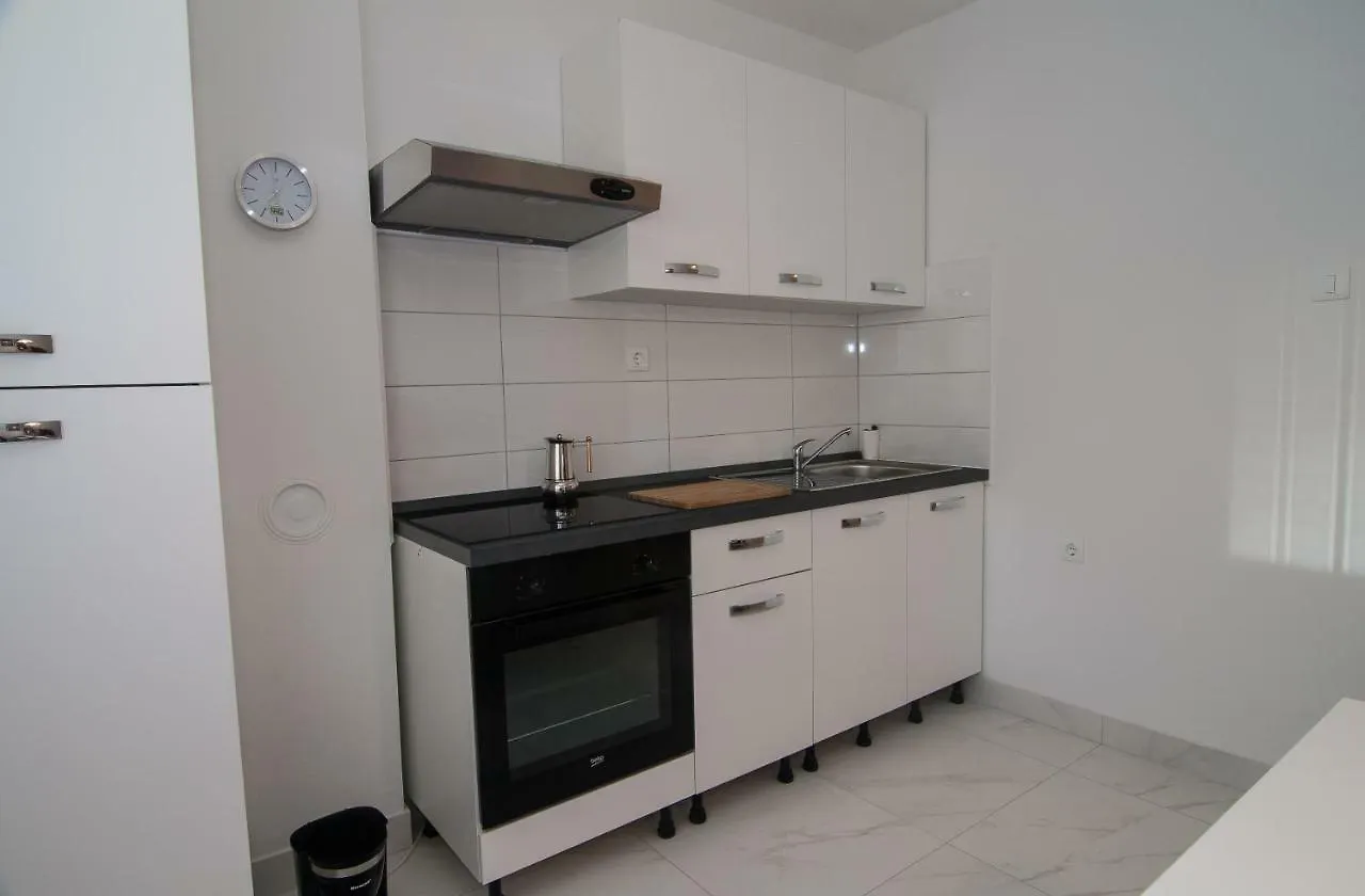 New Renovated Apartment 15 Min From Beach On Foot Pula 0*,  Kroatien