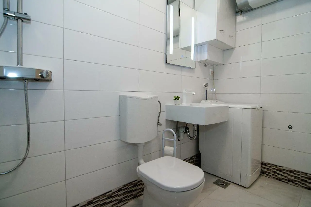 New Renovated Apartment 15 Min From Beach On Foot Pula Kroatien