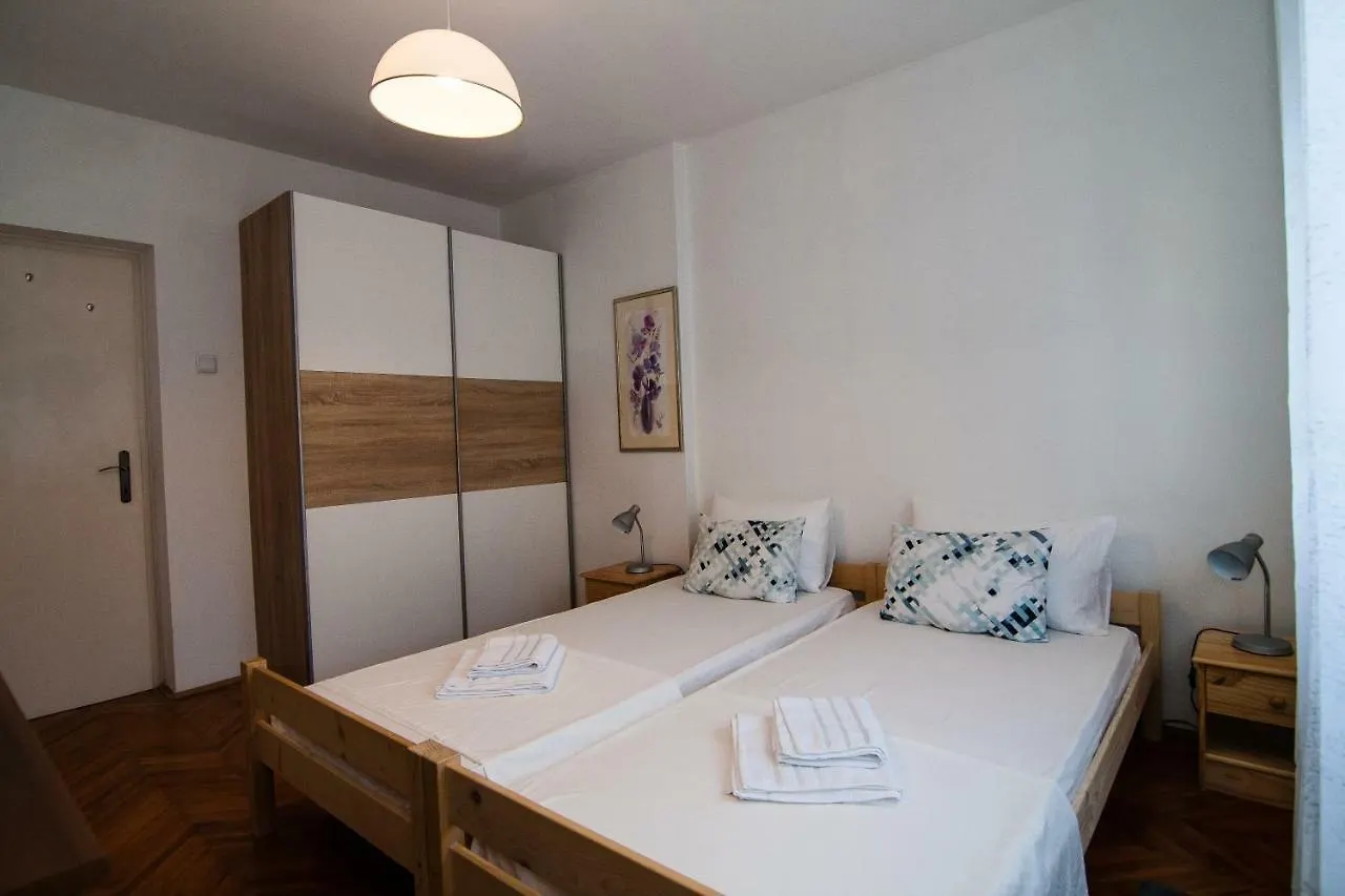 New Renovated Apartment 15 Min From Beach On Foot Pula Kroatien