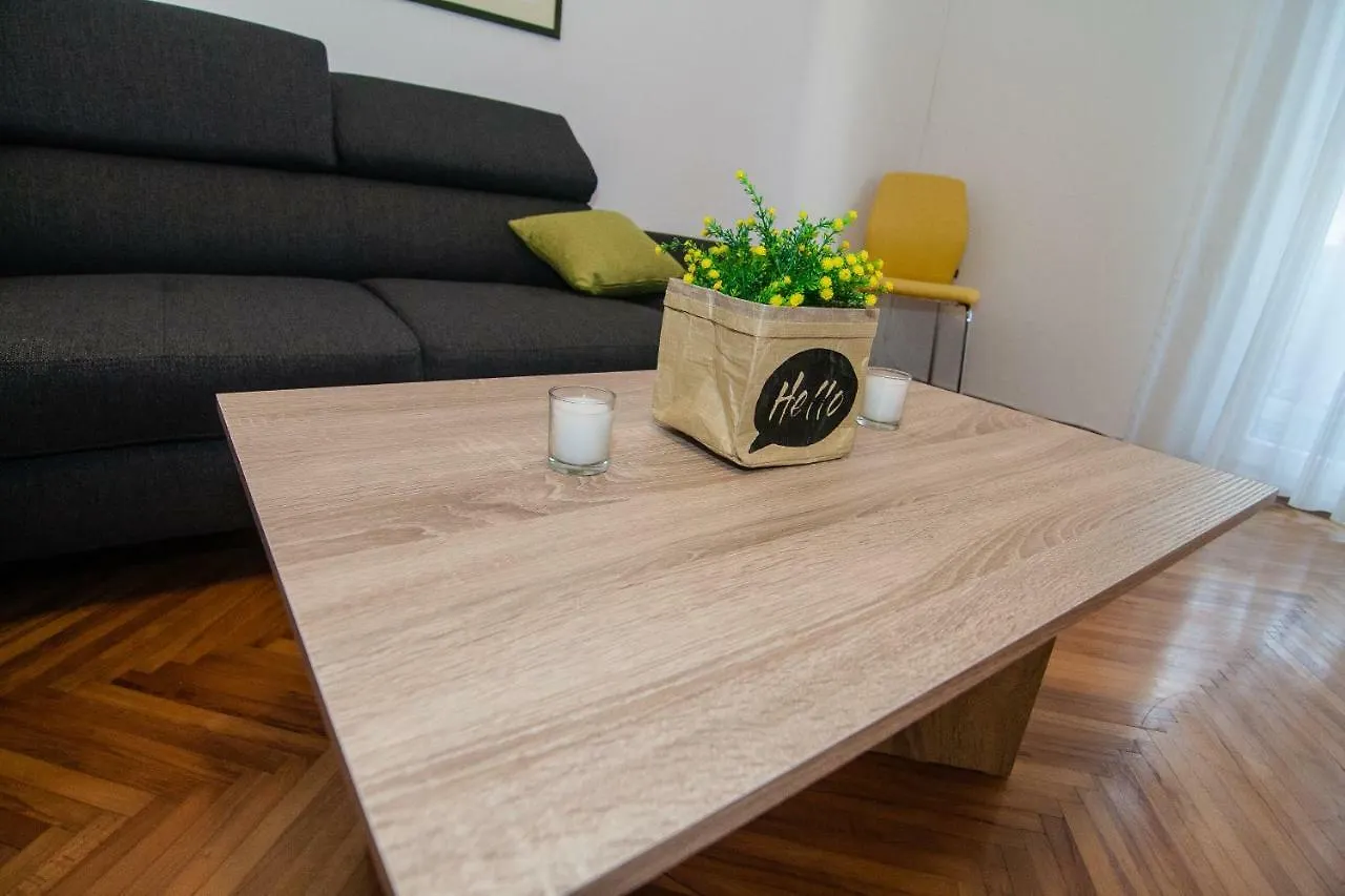 New Renovated Apartment 15 Min From Beach On Foot Pula Kroatien