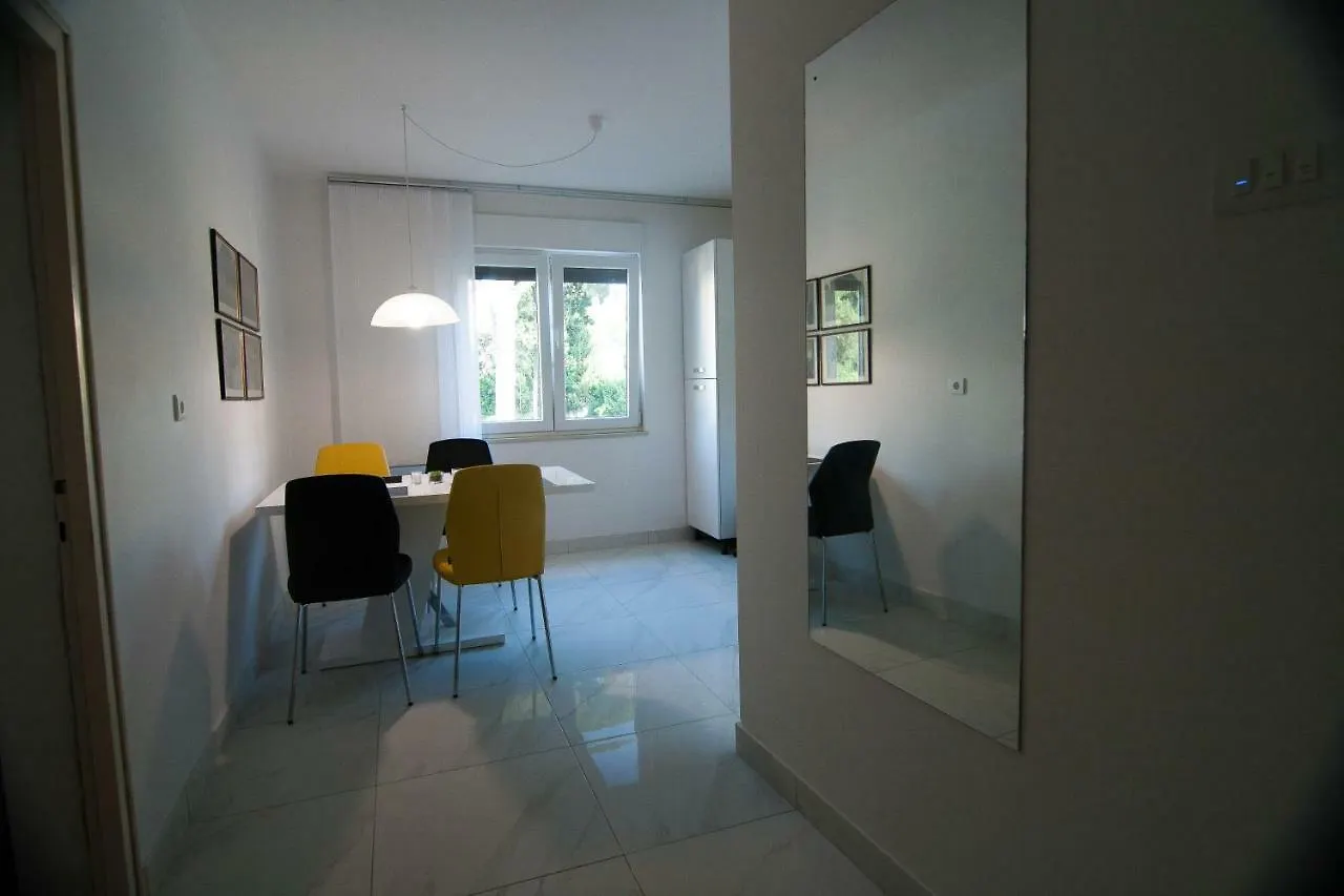 New Renovated Apartment 15 Min From Beach On Foot  Pula