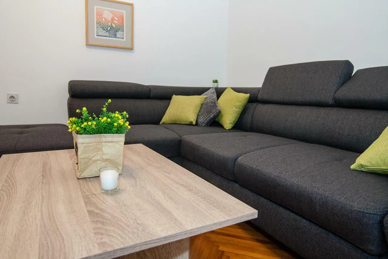 New Renovated Apartment 15 Min From Beach On Foot 0*, Pula Croatia