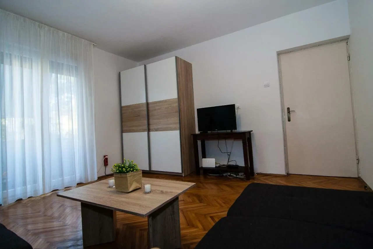 New Renovated Apartment 15 Min From Beach On Foot Croatia